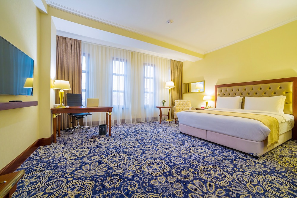 Standard Room, 1 King Bed, Non Smoking photo 3