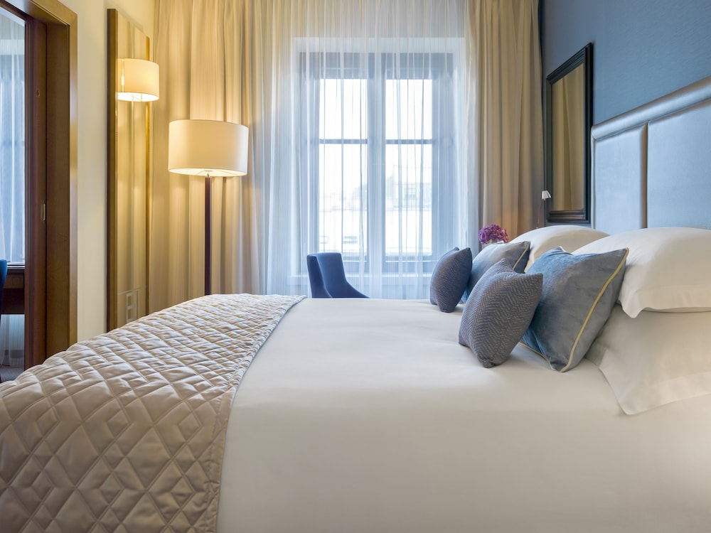 Deluxe Suite, Courtyard View photo 2