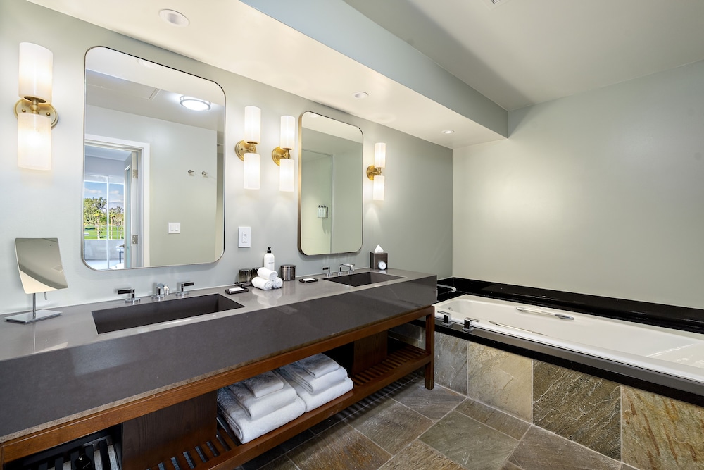 Penthouse Suite Pool or Golf View - Photo 13