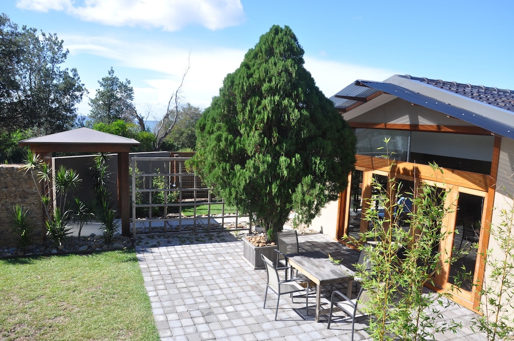 Beachfront House photo 2