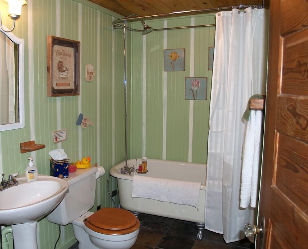 Standard Room, 1 King Bed photo 2