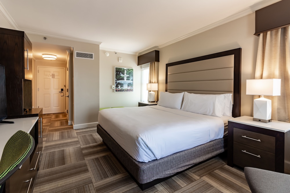 Standard Room, 1 King Bed (Walk In Shower) - Photo 2