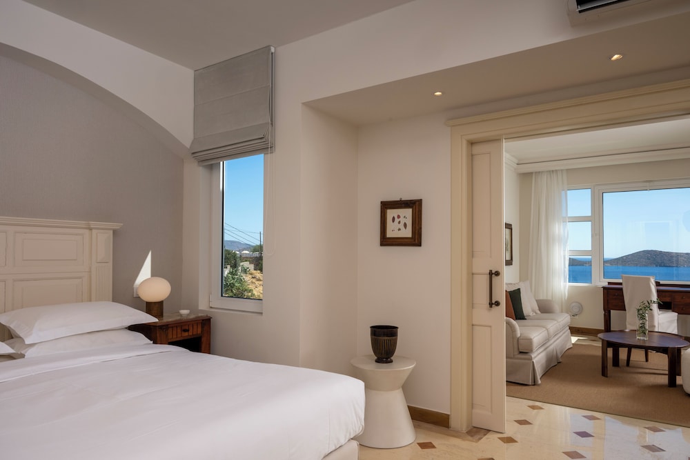 Two Bedroom Deluxe Family Suite with Sea View - Photo 2