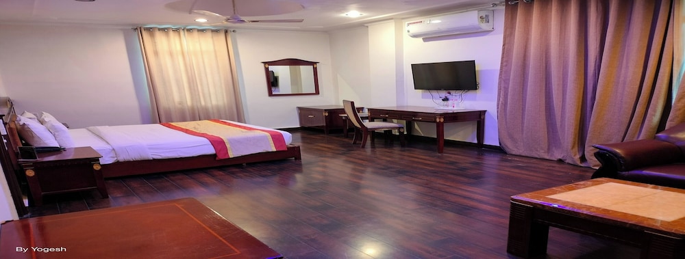 Suite Room - Photo 6