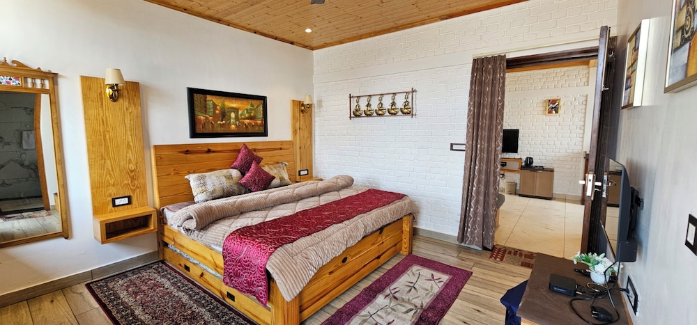 Cedar Club Room - Photo 2