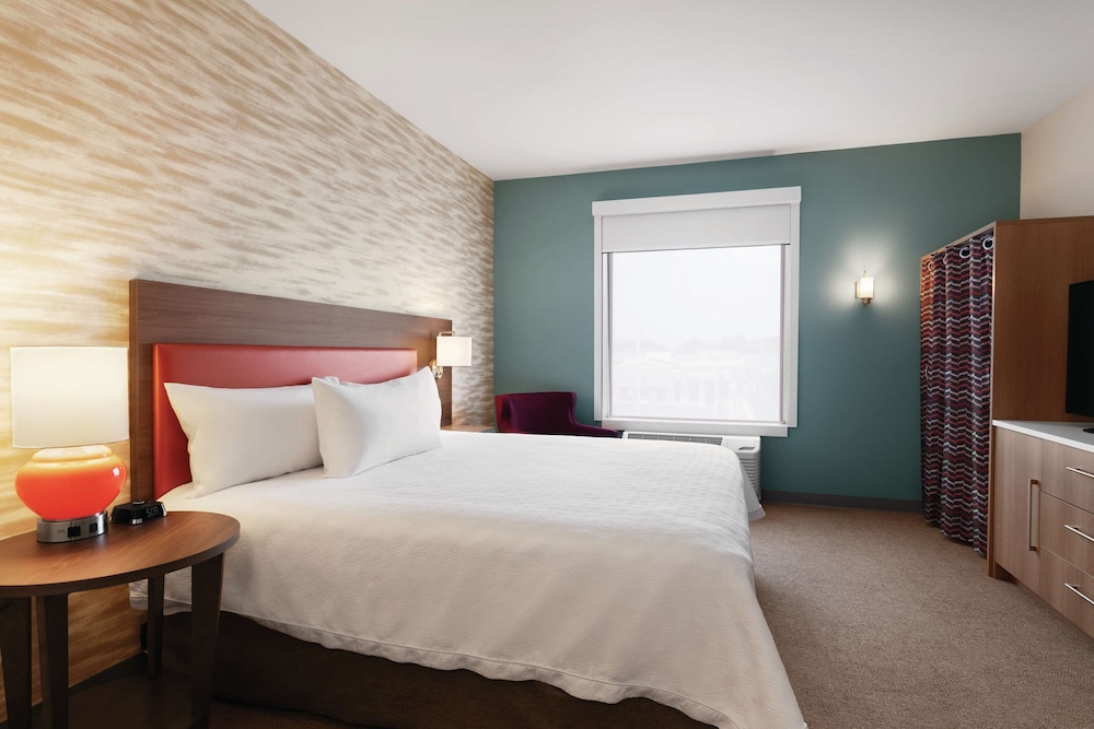 Suite, 1 King Bed, Accessible (Hearing) photo 2