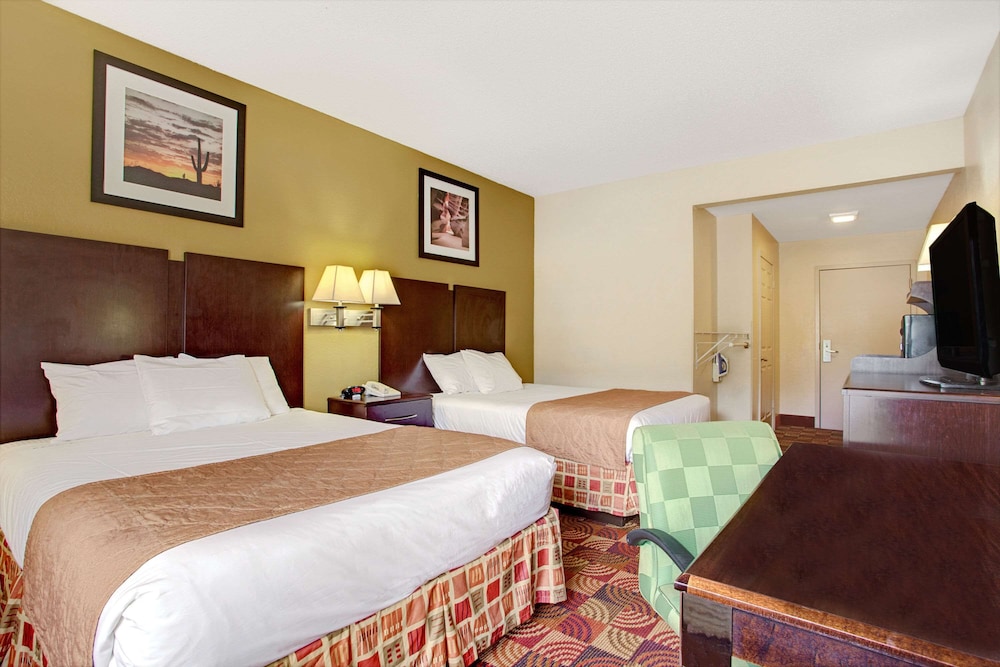 Suite, Multiple Beds, Non Smoking