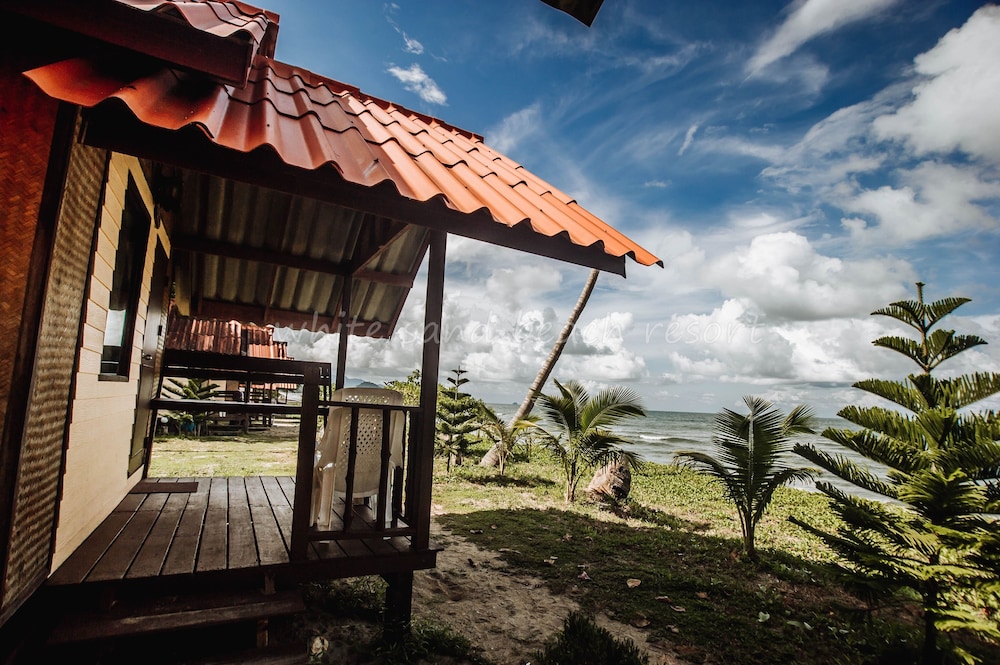 Beach Front photo 3