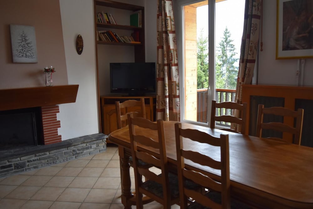 Three Bedroom Apartment, South View photo 2