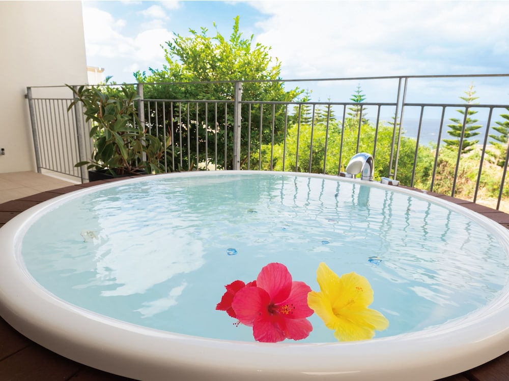 Luxury Condo, 2 Bedrooms, Kitchen, Ocean View (Forest) photo 3