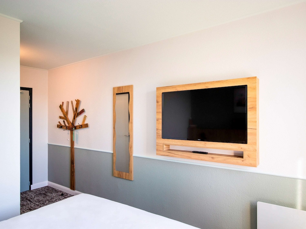 Pop Room with a double bed - Photo 5