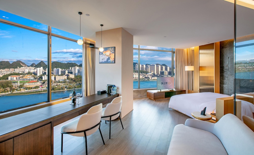 Luxury Suite, Lake View