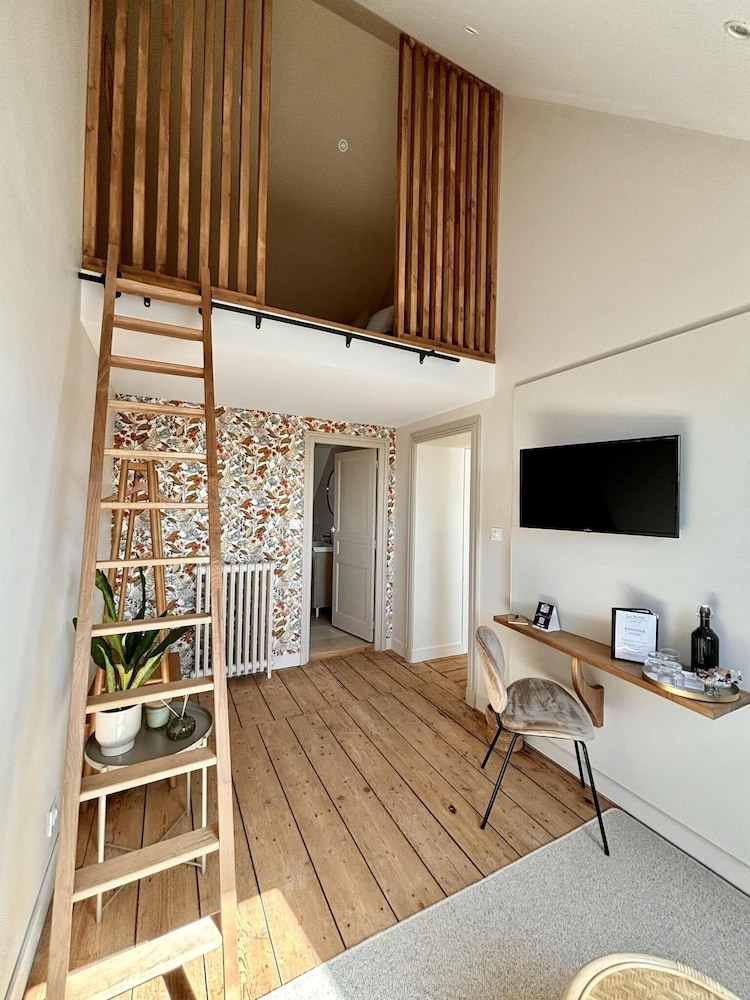 Standard Triple Room, Multiple Beds, Private Bathroom, Garden View
