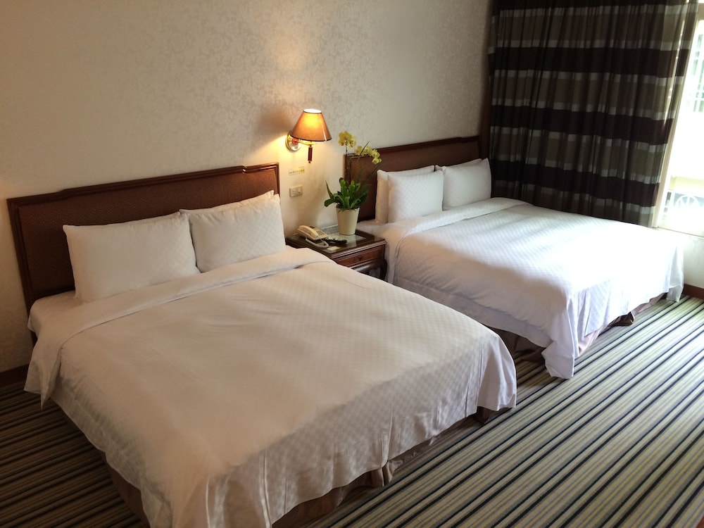 Grand Quadruple Room, 2 Double Beds, Bathtub photo 2