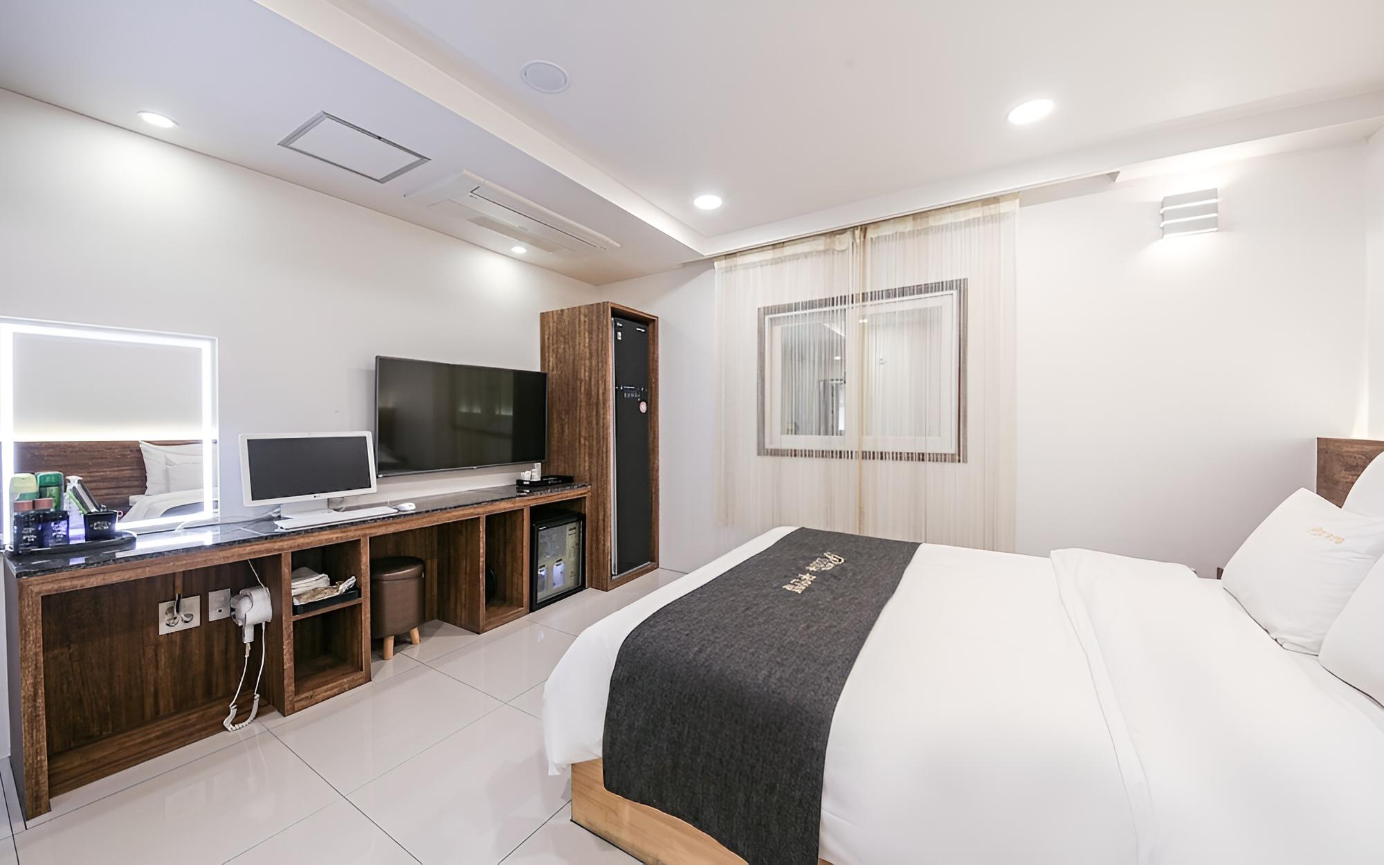 Room (Deluxe Premium) photo 1