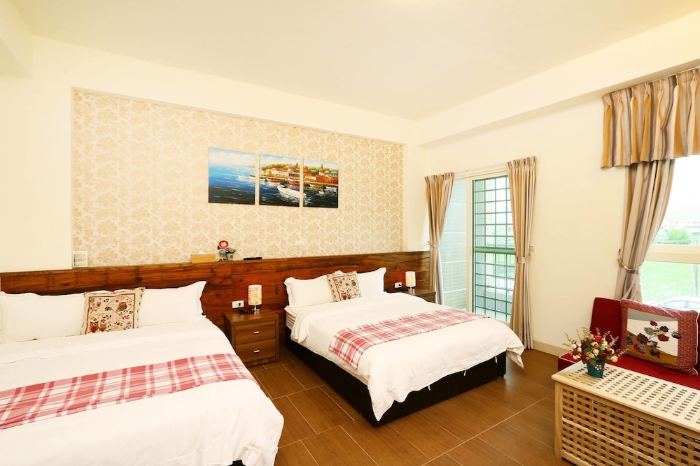 Comfort Quadruple Room, City View photo 3