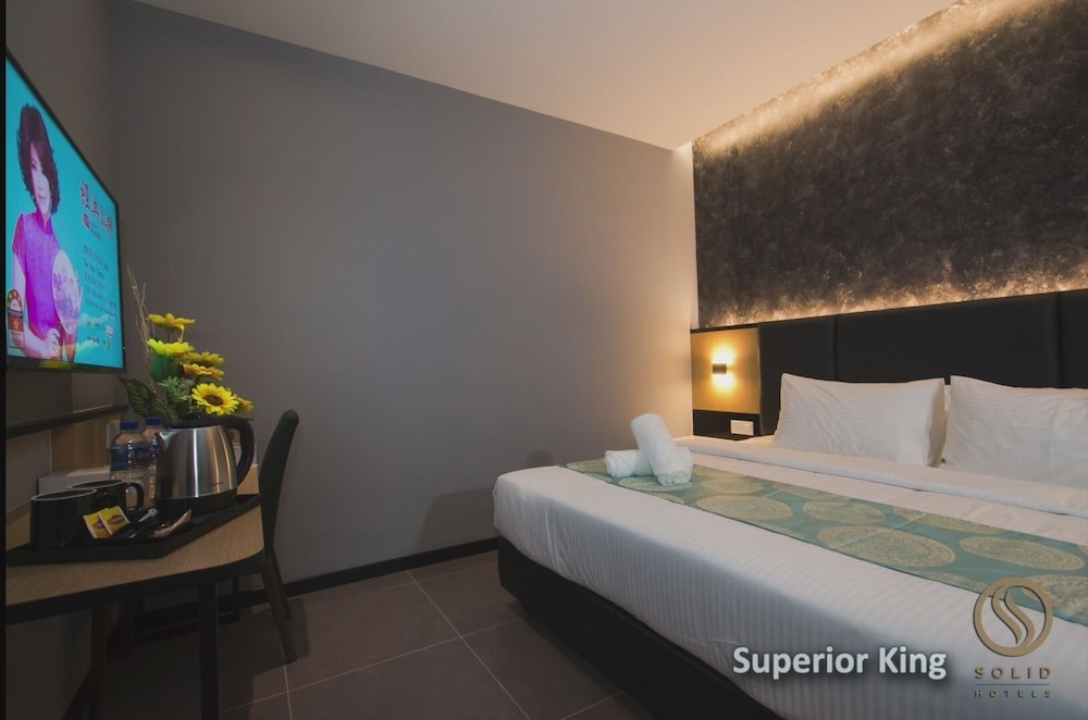 Standard Double Room, 1 King Bed photo 3