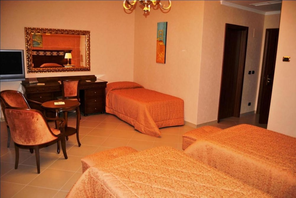 Standard Triple Room - Photo 1