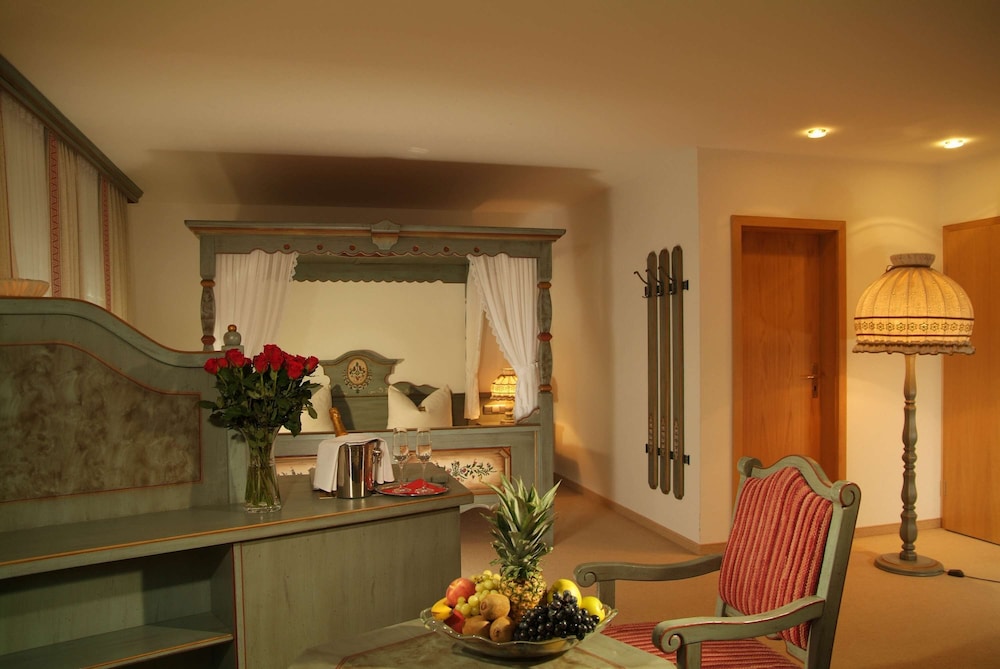 Suite, 1 King Bed (Living Room;with Sofabed) - Photo 6