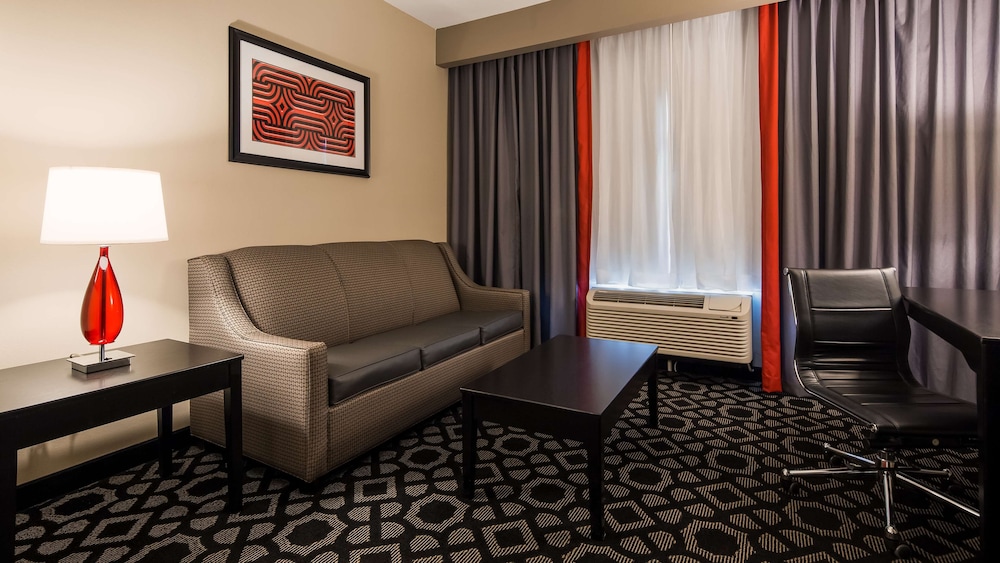 Suite, 1 King Bed, Non Smoking (With Sofabed) photo 2