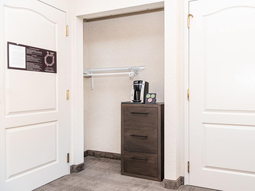 Standard Room, 1 King Bed, Accessible Bathtub - Photo 5