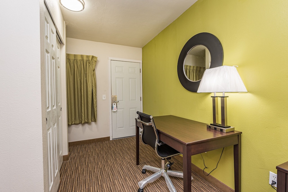 Deluxe Suite, 2 Queen Beds, Kitchen photo 1