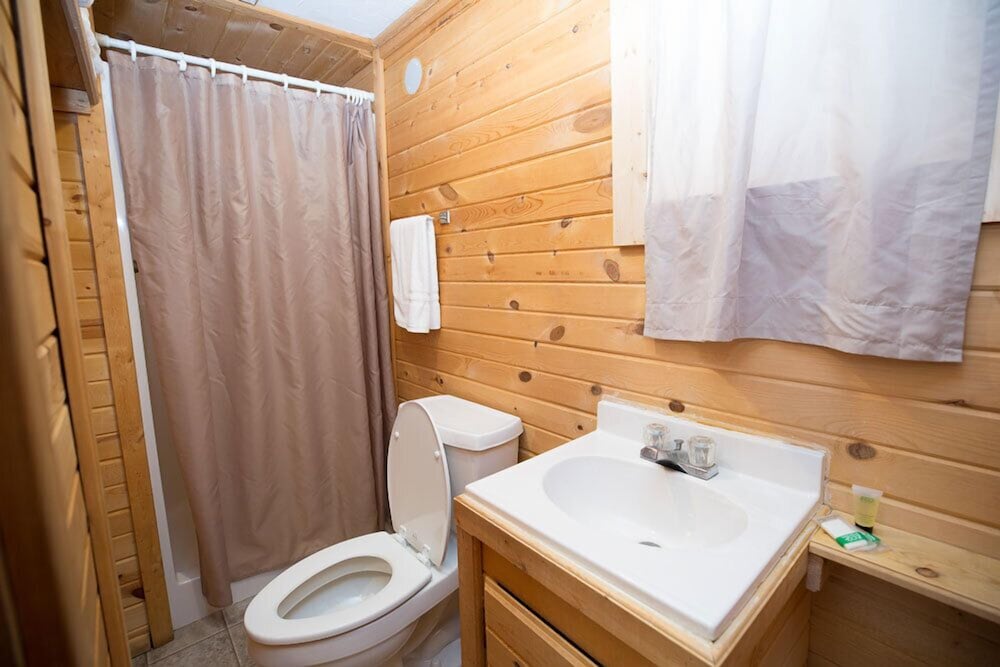 Comfort Cabin, 2 Bedrooms, Kitchen, River View (Sleeps 4) photo 3