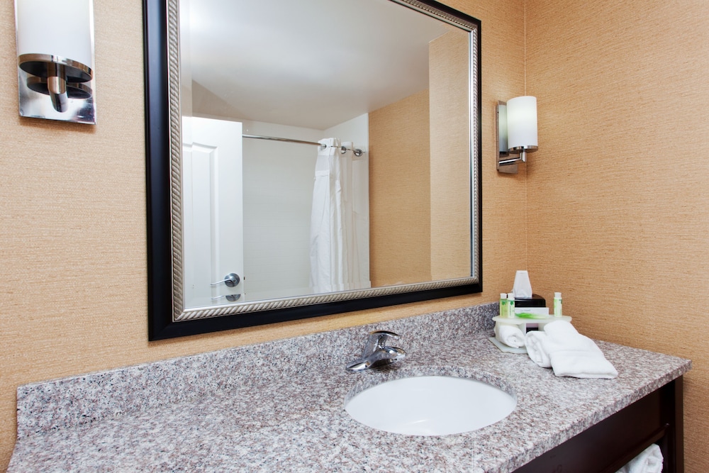 Standard Room, 1 King Bed with Sofa bed (Walk-In Shower) - Photo 5