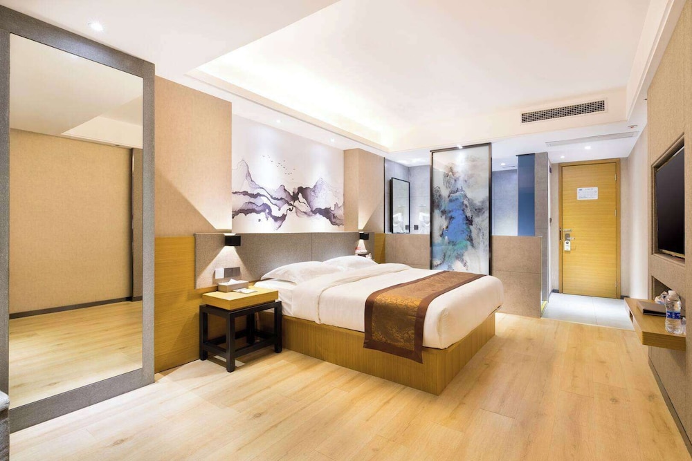 Deluxe Room, 1 King Bed, Non Smoking