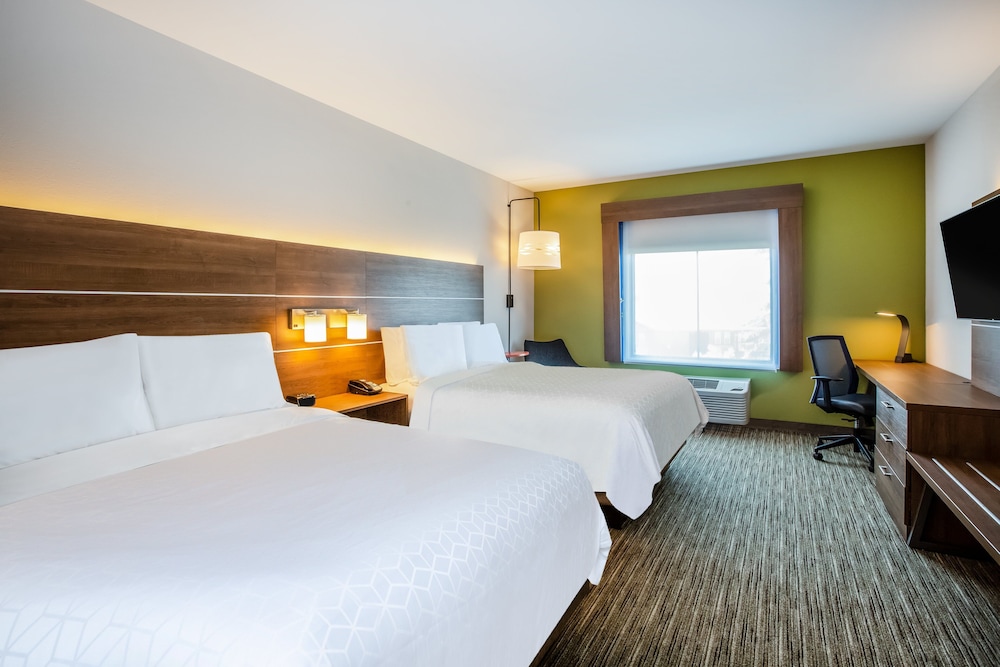Standard Room, 2 Queen Beds - Photo 5