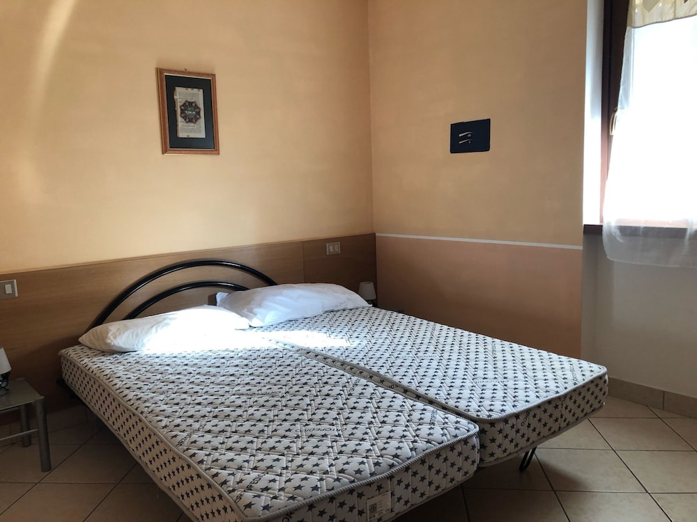Standard Apartment, 2 Bedrooms, Ground Floor photo 2