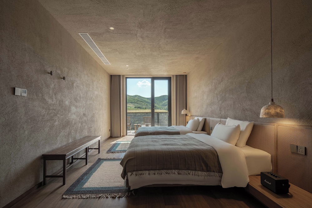 Superior Suite, Balcony, Mountain View