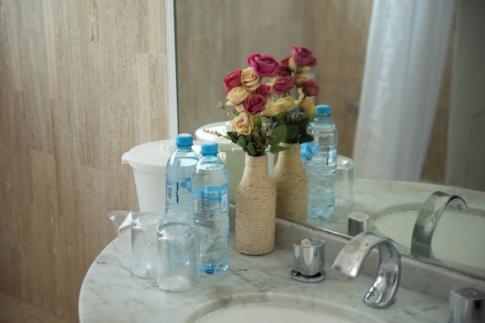 Standard Double Room, 2 Double Beds, Partial Sea View - Photo 5