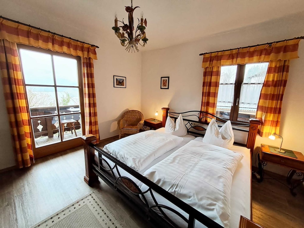 Traditional Twin Room, Courtyard Area (Room 3) photo 3