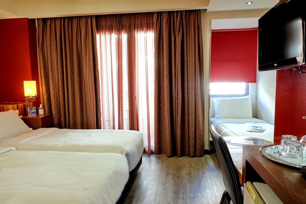 Triple City View Room photo 1