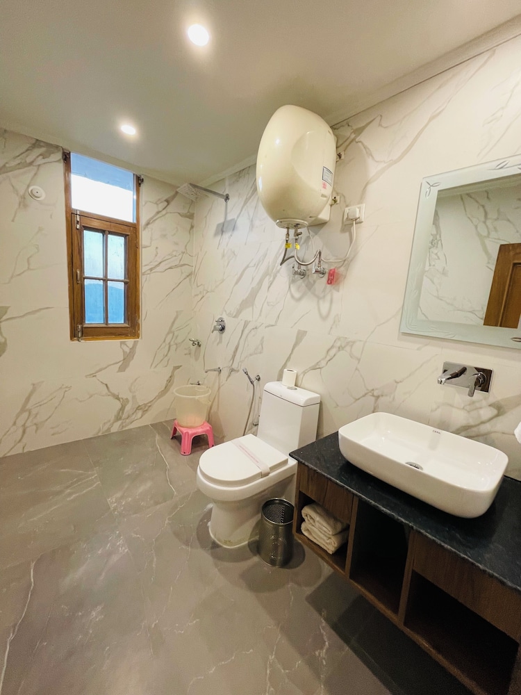 Superior Double or Twin Room, 1 King Bed, Valley View photo 3