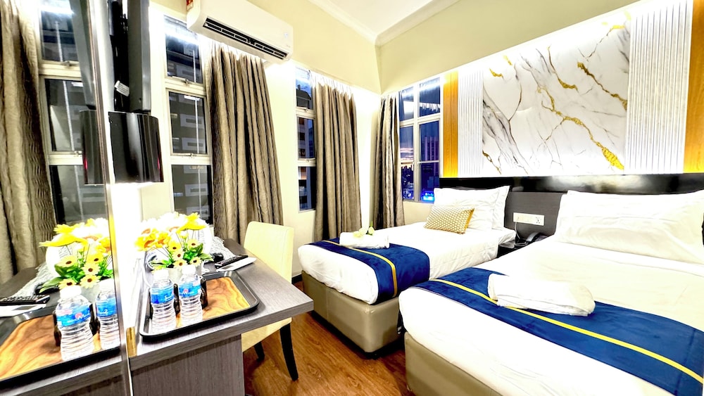 Deluxe Twin Room with Window