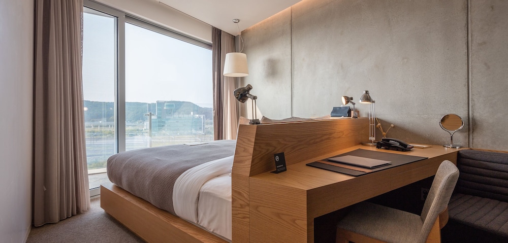 [Pool Package] Deluxe Twin Room, Mountain View - All Day Pool Access for 1 Adult photo 3
