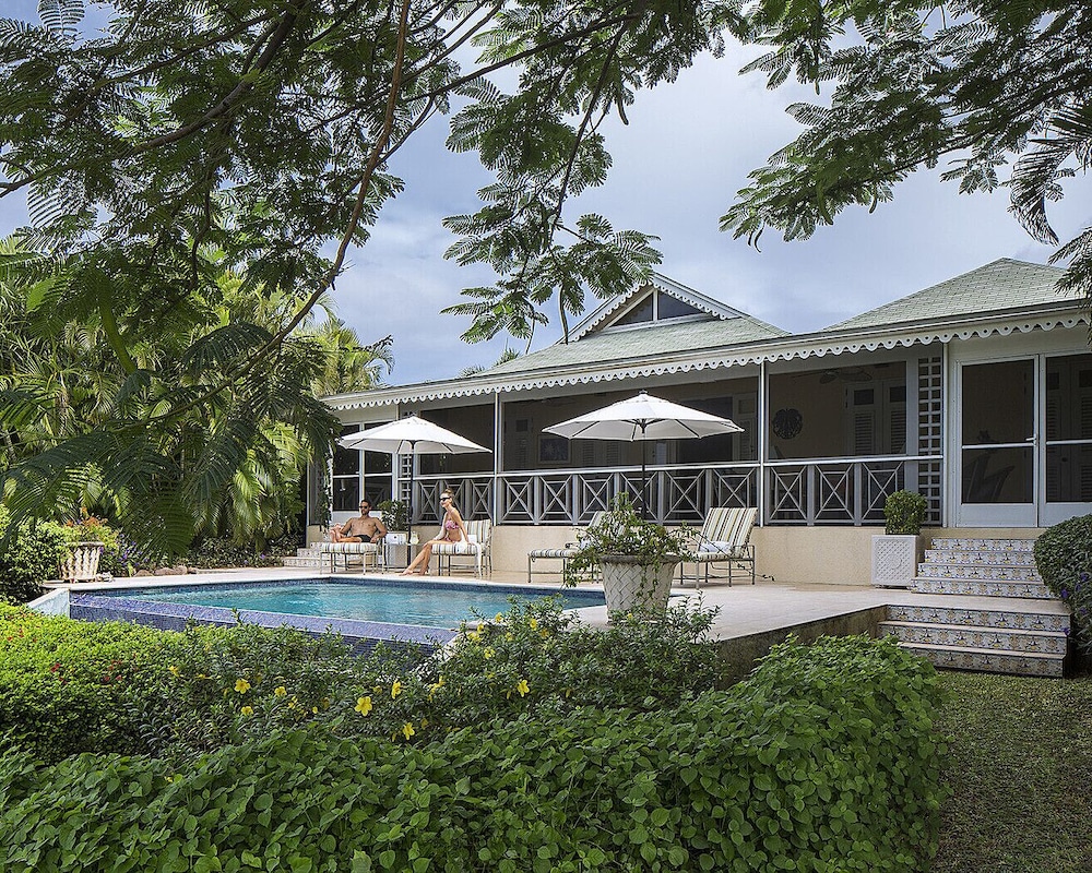Three Bedroom Palm Grove Residence with Plunge Pool