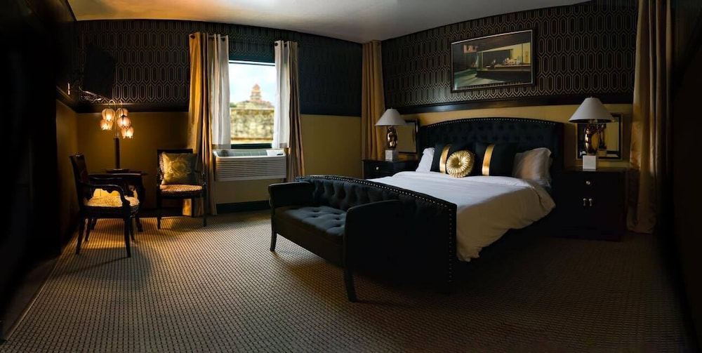 Deluxe Room, 1 King Bed, City View