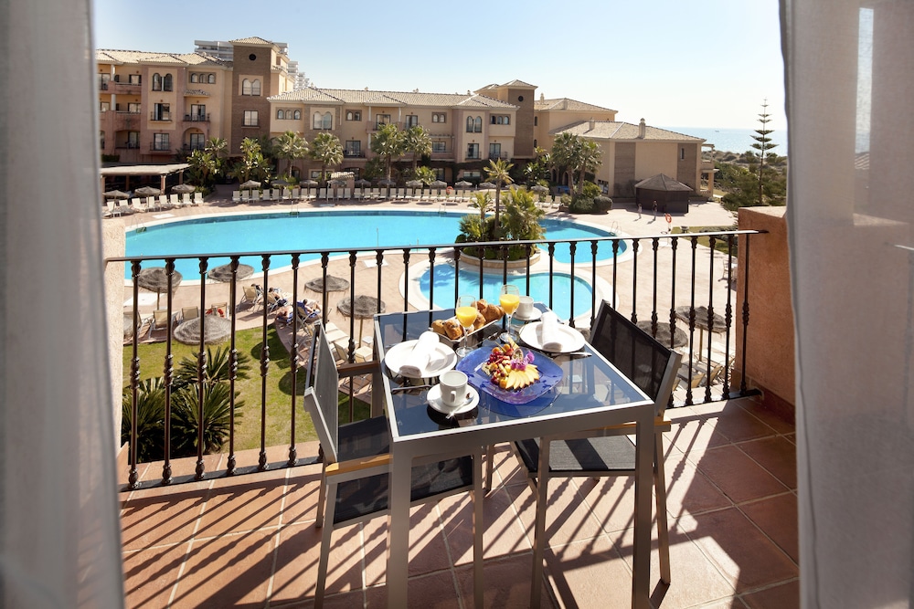 Family Room, Pool View (Superior) - Photo 6