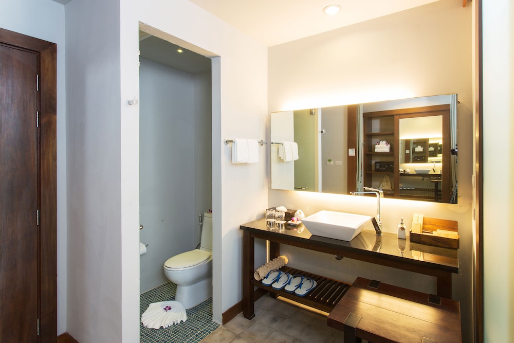 Deluxe Suite with Pool Access Room photo 3