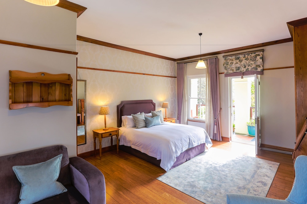 Deluxe Double Room, 1 Queen Bed with Sofa bed photo 1