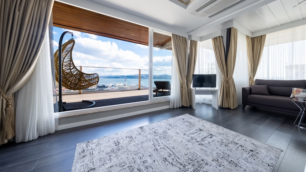 Penthouse Suite Room with Sea View and Private Jacuzzi photo 1