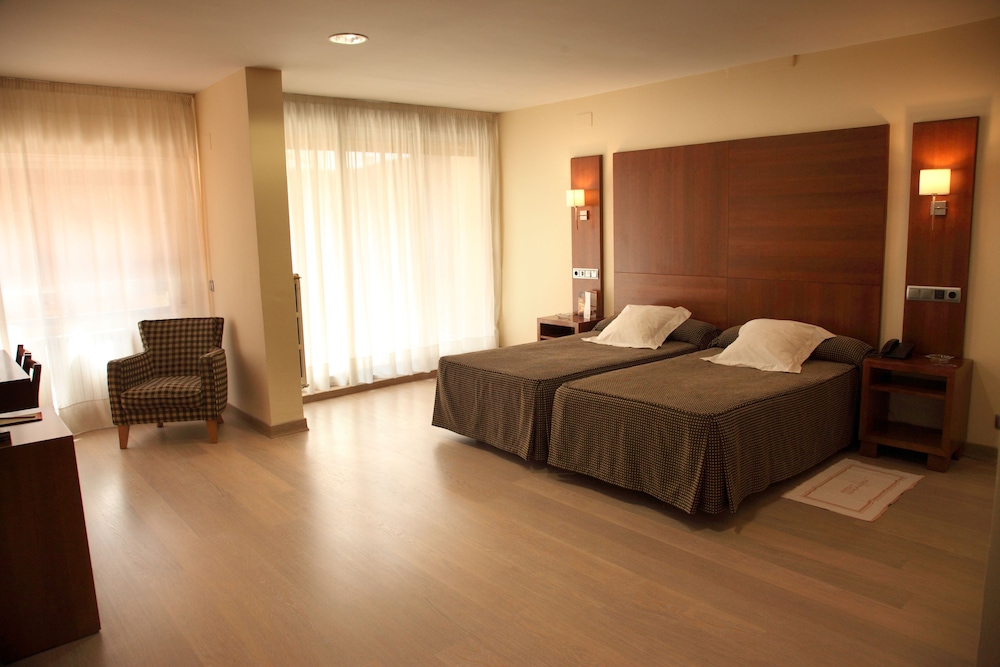 Standard Triple Room - Photo 4