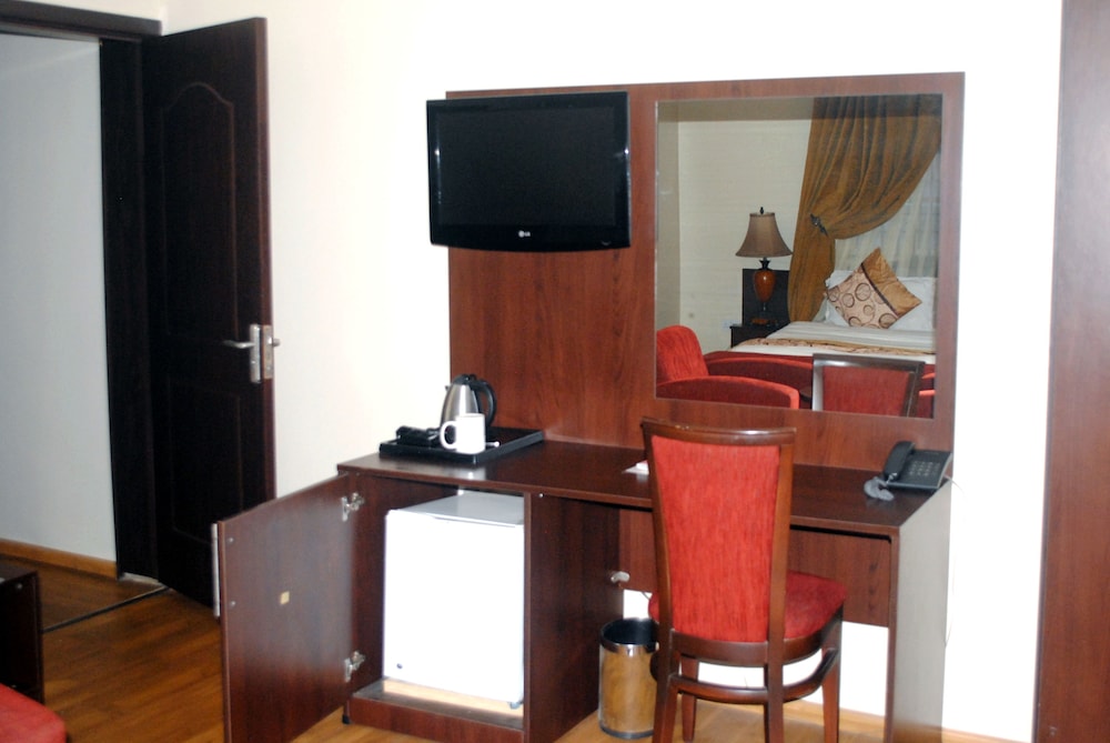 Executive Room, 1 Double Bed, Non Smoking, Balcony photo 2