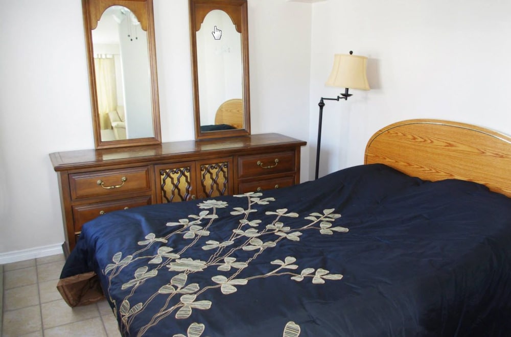 Suite 5 photo 1
