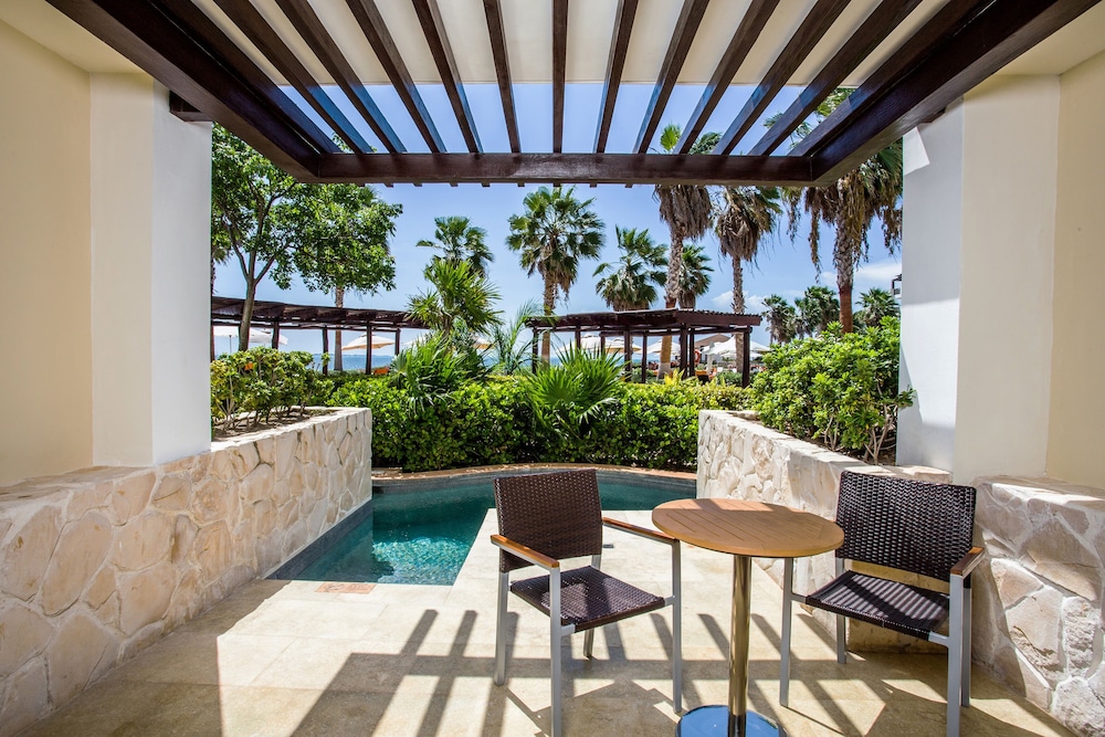 Preferred Club Junior Suite Ocean View Swim Out - King