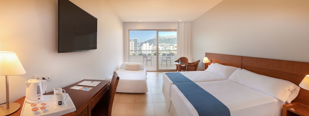 Standard Room, Balcony (2 Adults and 2 Children)