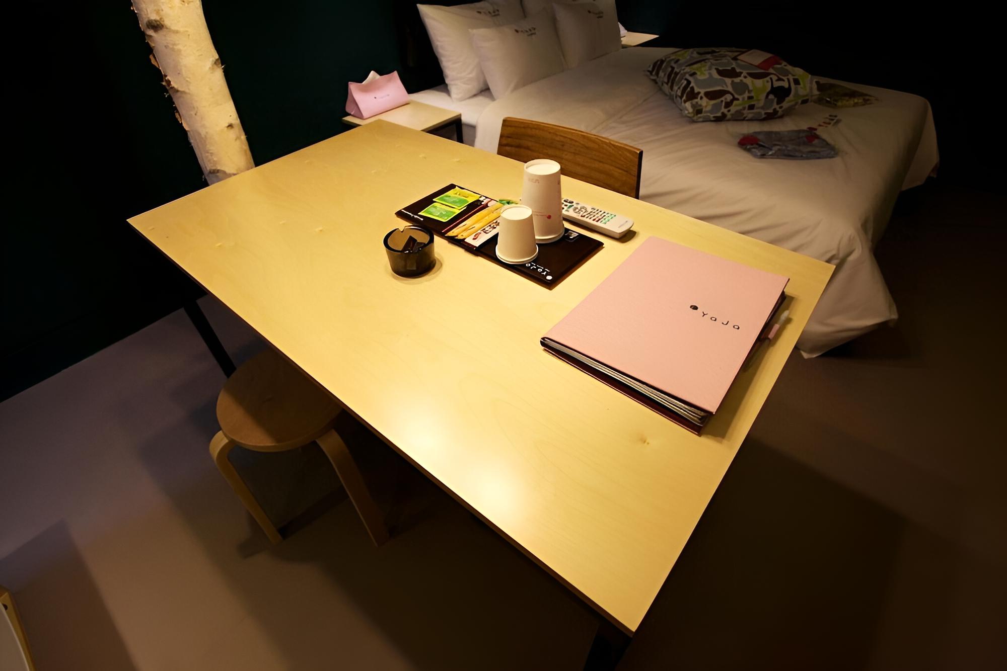 Room (Study Room (Netflix available))